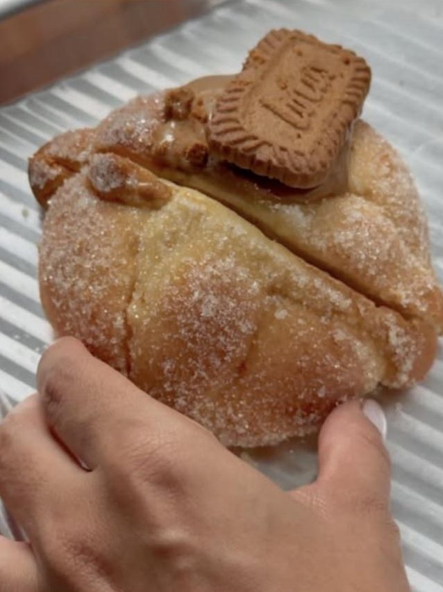 Pan de muerto con galleta Lotus