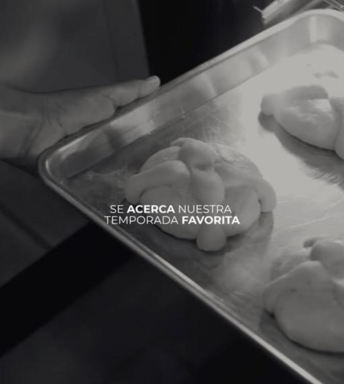 Charola con pan de muerto antes de hornear